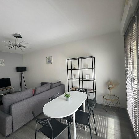 City & Cosy, Lyon Charcot- Wifi - Lave Linge - Balcon - Parking Lião Exterior foto
