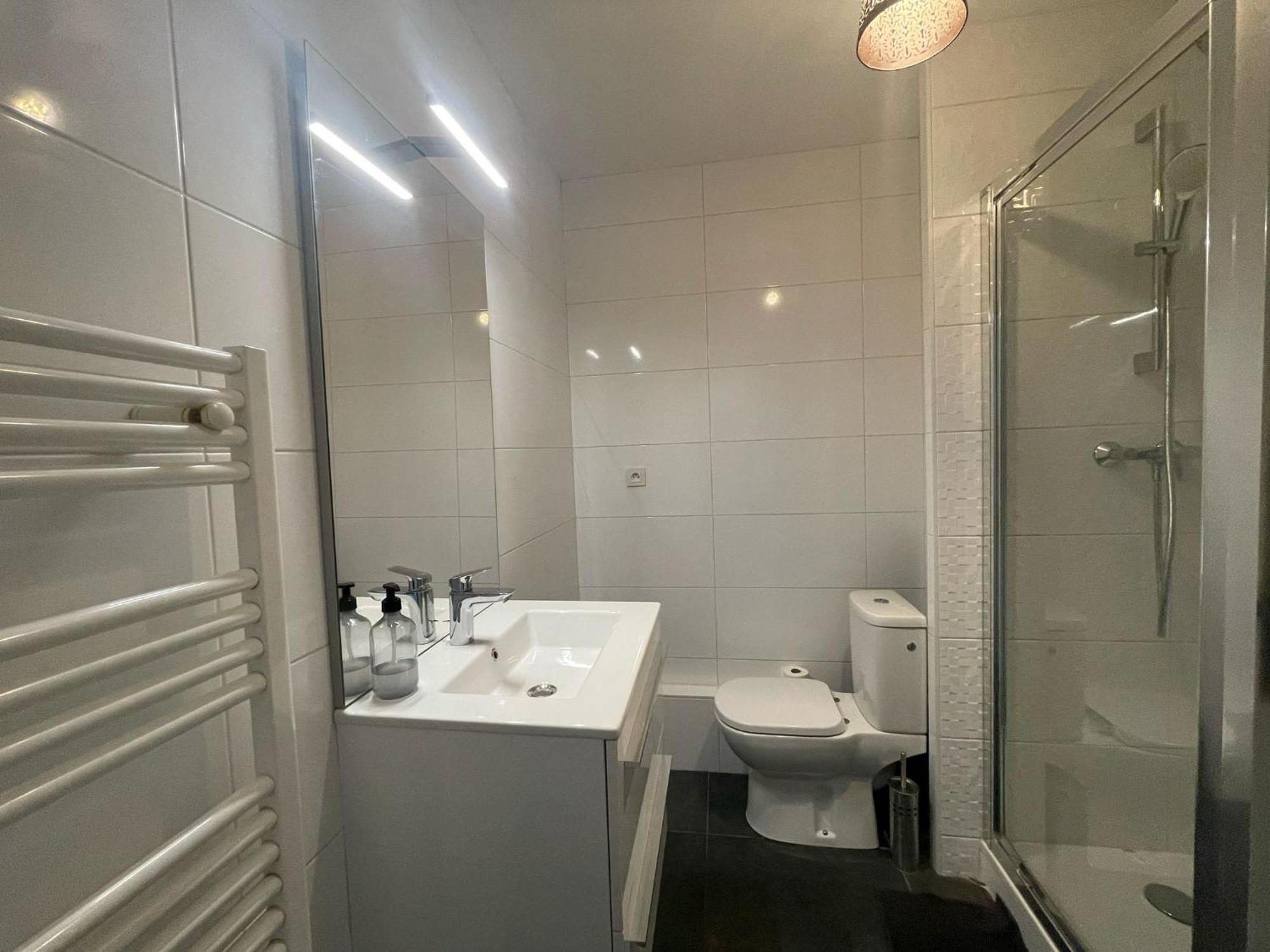 City & Cosy, Lyon Charcot- Wifi - Lave Linge - Balcon - Parking Lião Exterior foto